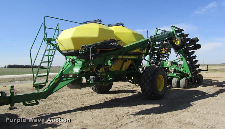 image for item DD8757 2014 John Deere 1890 air seeder