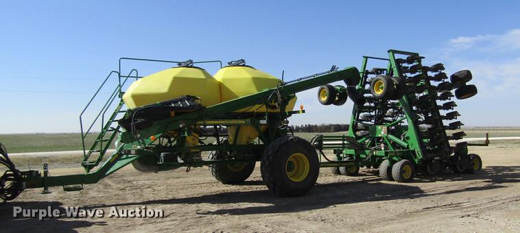 image for item DD8757 2014 John Deere 1890 air seeder