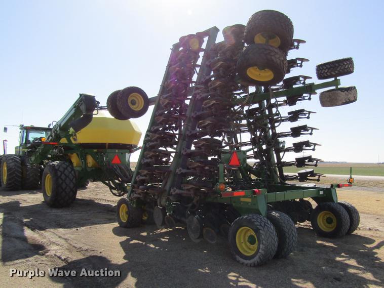 image for item DD8757 2014 John Deere 1890 air seeder