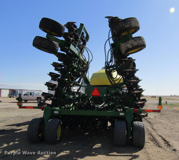 image for item DD8757 2014 John Deere 1890 air seeder
