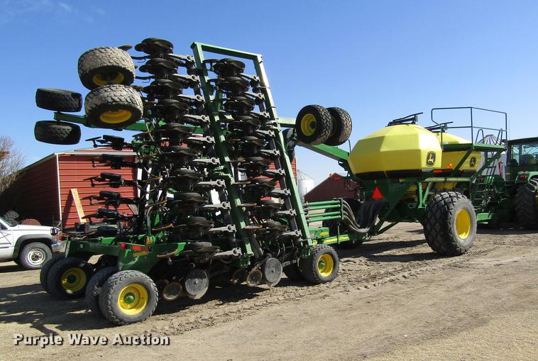 image for item DD8757 2014 John Deere 1890 air seeder
