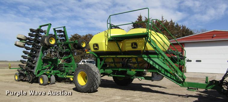 image for item DD8757 2014 John Deere 1890 air seeder