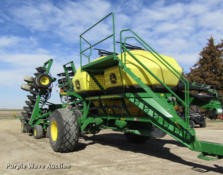 image for item DD8757 2014 John Deere 1890 air seeder