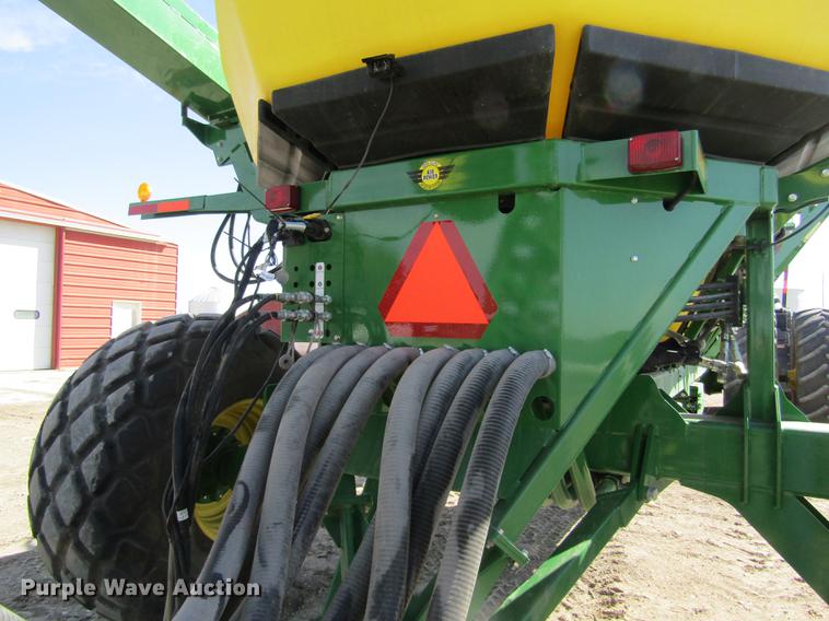 image for item DD8757 2014 John Deere 1890 air seeder