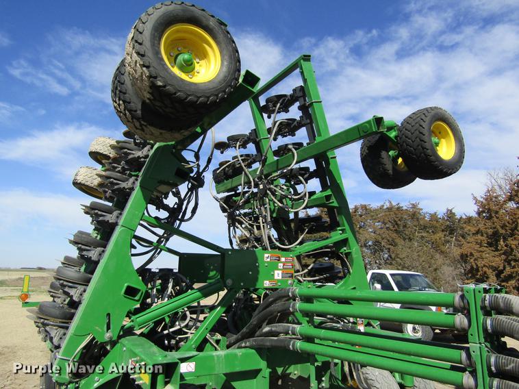 image for item DD8757 2014 John Deere 1890 air seeder