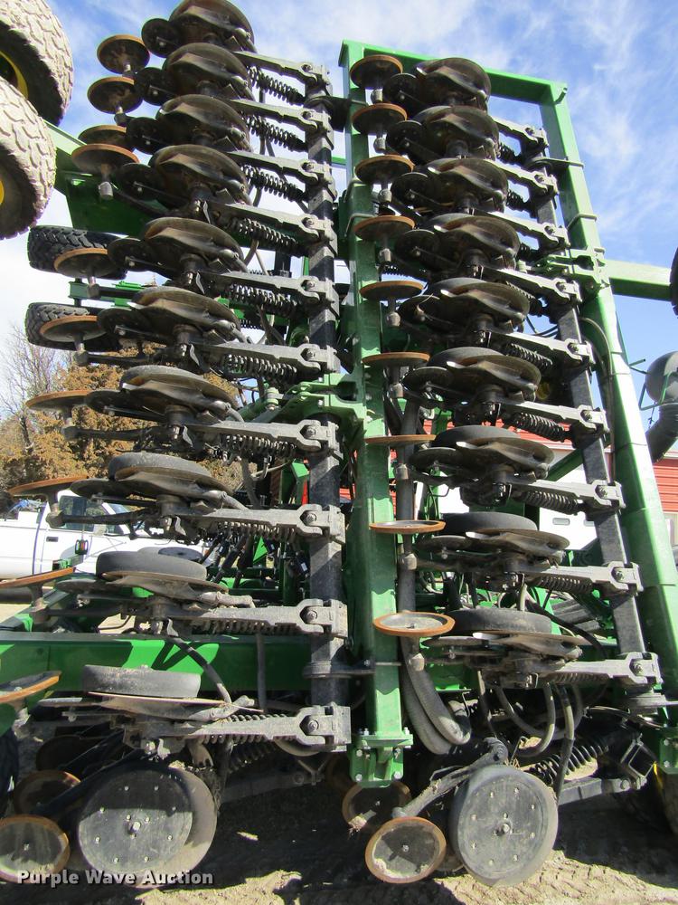 image for item DD8757 2014 John Deere 1890 air seeder