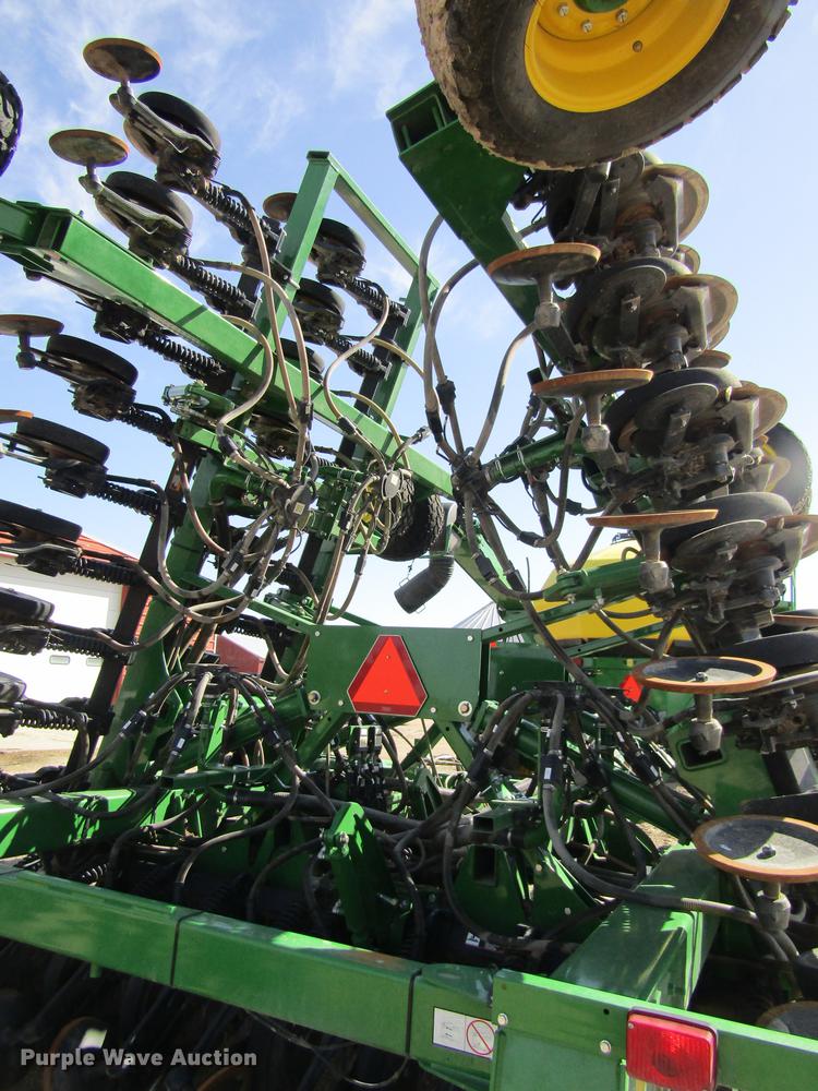 image for item DD8757 2014 John Deere 1890 air seeder