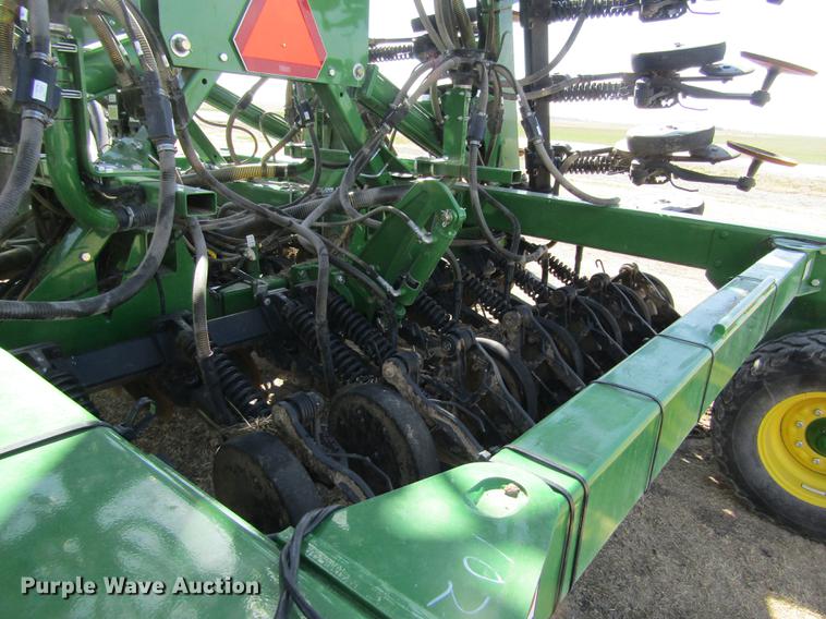 image for item DD8757 2014 John Deere 1890 air seeder