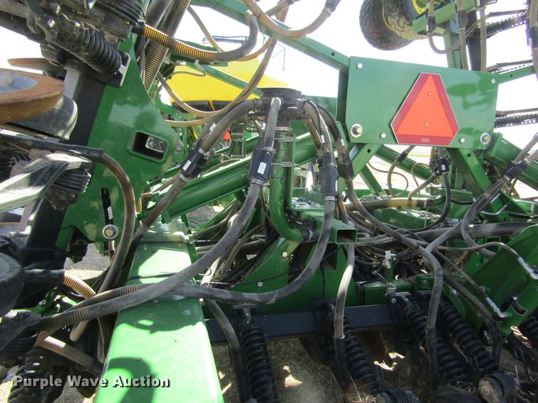 image for item DD8757 2014 John Deere 1890 air seeder