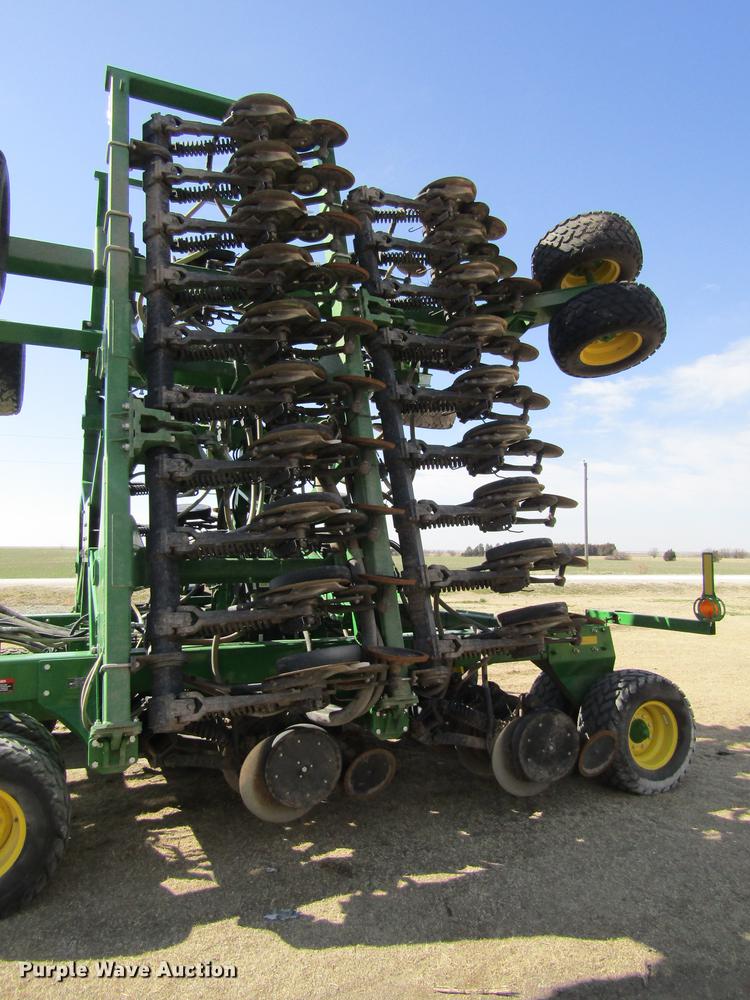 image for item DD8757 2014 John Deere 1890 air seeder