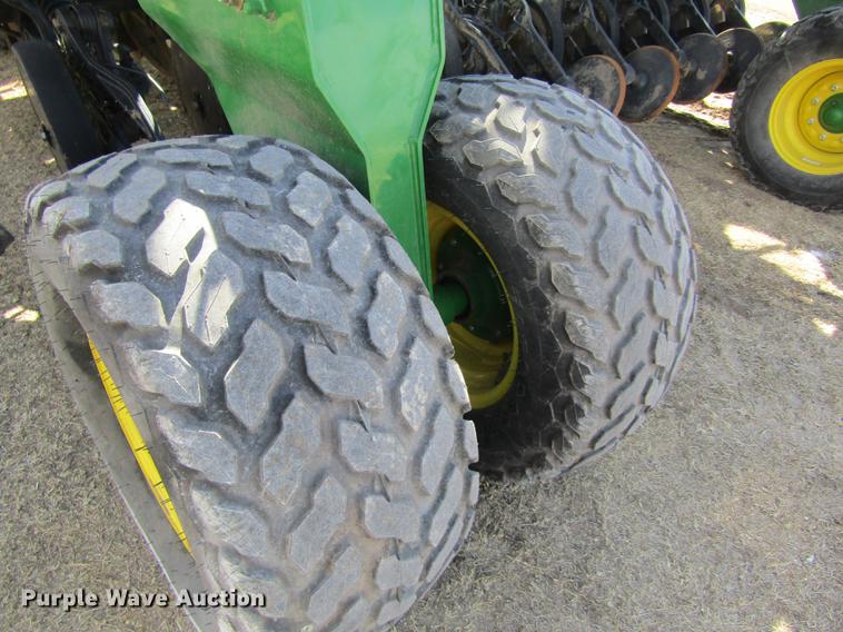 image for item DD8757 2014 John Deere 1890 air seeder