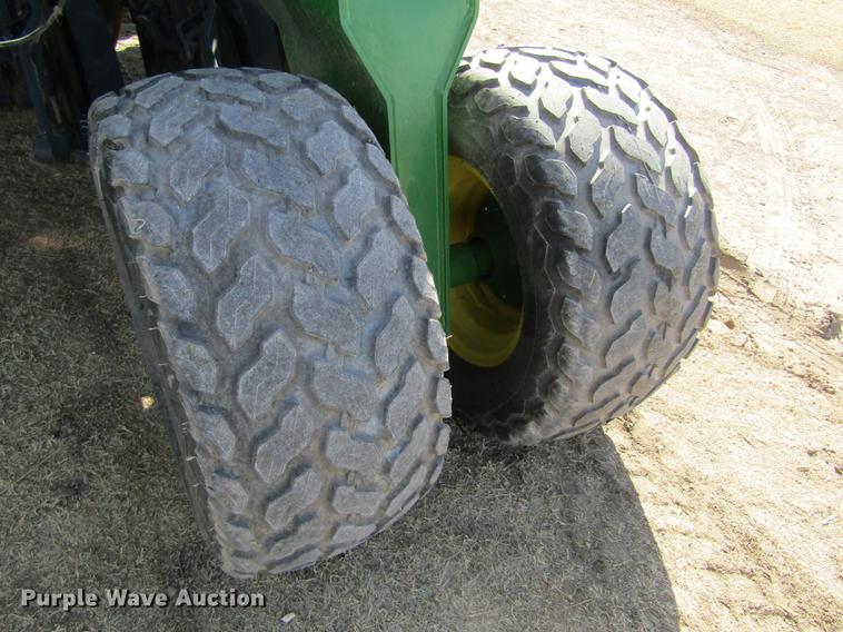 image for item DD8757 2014 John Deere 1890 air seeder