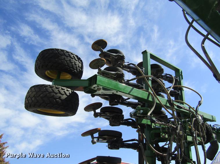 image for item DD8757 2014 John Deere 1890 air seeder