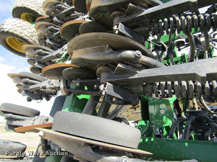 image for item DD8757 2014 John Deere 1890 air seeder