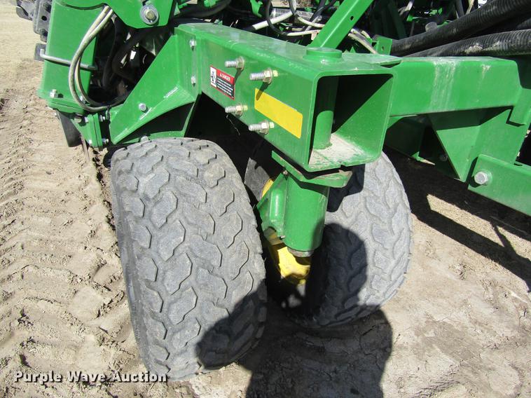 image for item DD8757 2014 John Deere 1890 air seeder