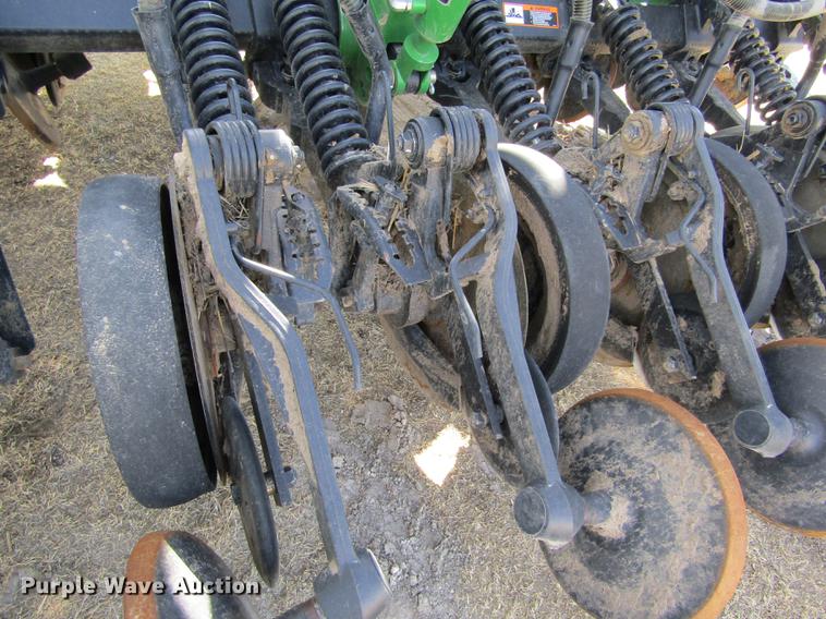 image for item DD8757 2014 John Deere 1890 air seeder