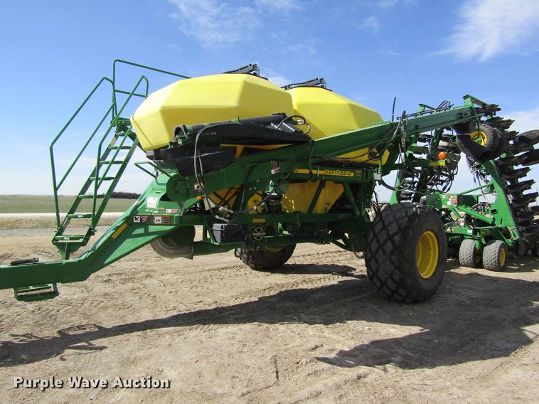 image for item DD8757 2014 John Deere 1890 air seeder