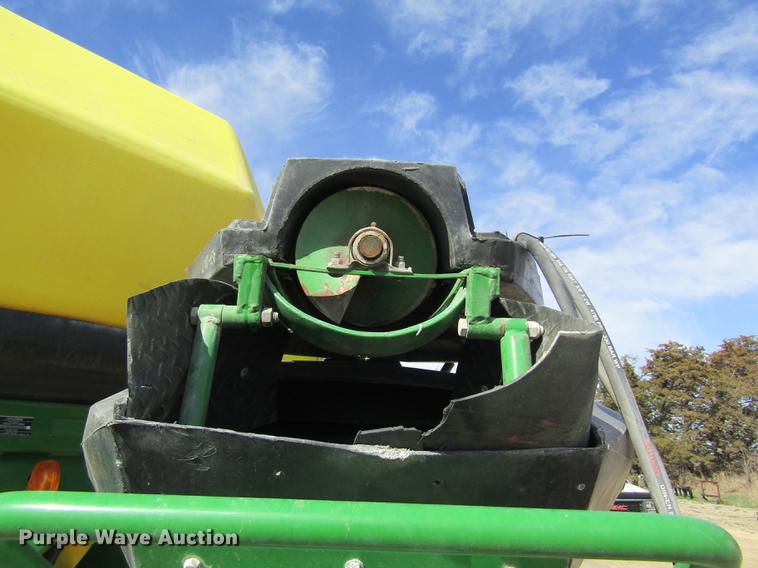 image for item DD8757 2014 John Deere 1890 air seeder