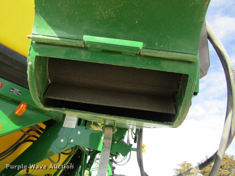 image for item DD8757 2014 John Deere 1890 air seeder