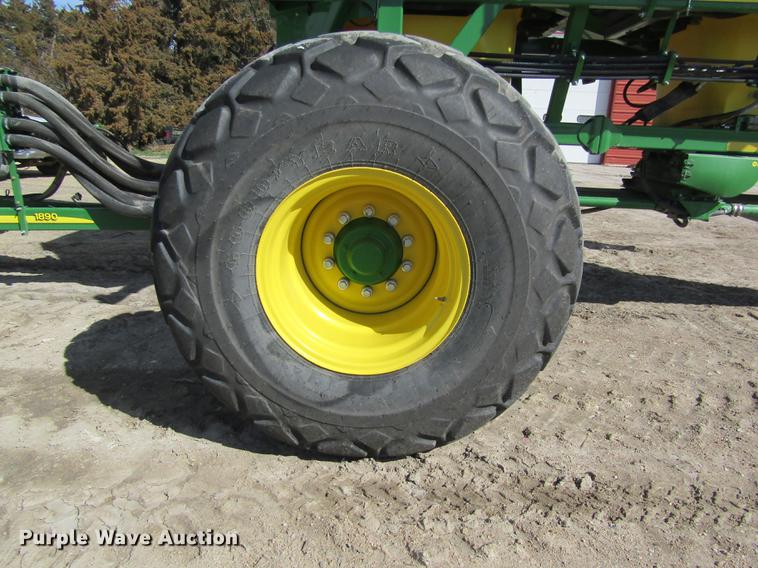 image for item DD8757 2014 John Deere 1890 air seeder
