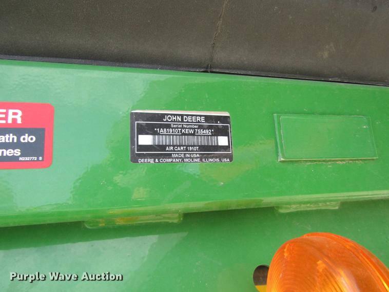 image for item DD8757 2014 John Deere 1890 air seeder