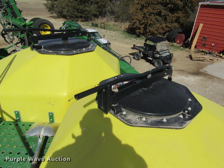image for item DD8757 2014 John Deere 1890 air seeder
