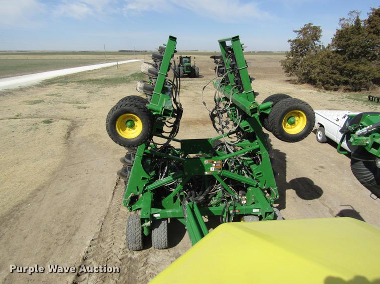 image for item DD8757 2014 John Deere 1890 air seeder