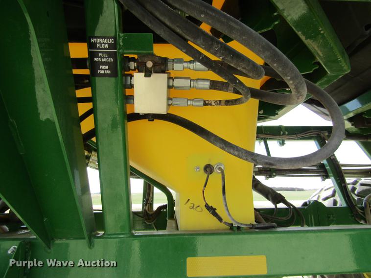 image for item DD8757 2014 John Deere 1890 air seeder