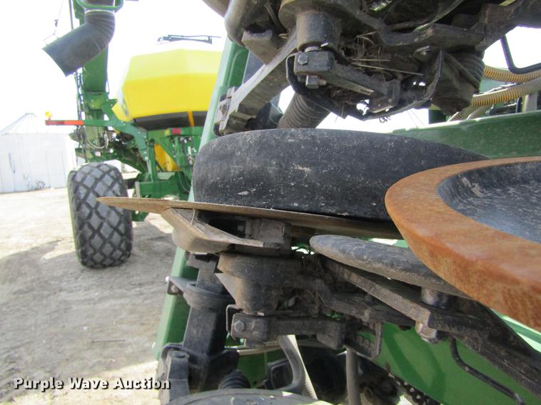 image for item DD8757 2014 John Deere 1890 air seeder