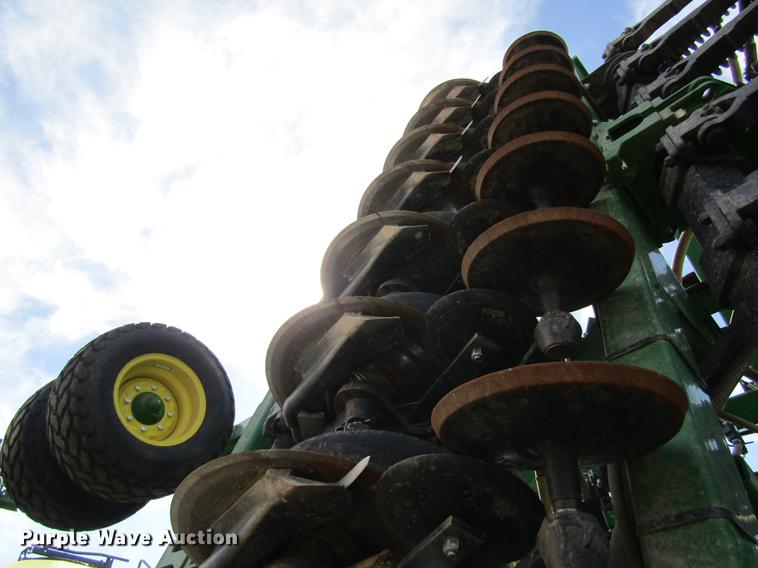 image for item DD8757 2014 John Deere 1890 air seeder