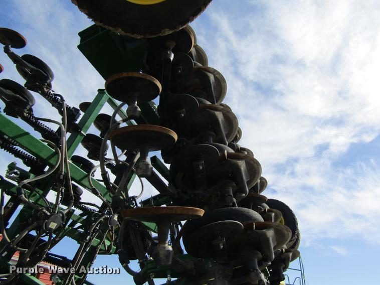image for item DD8757 2014 John Deere 1890 air seeder