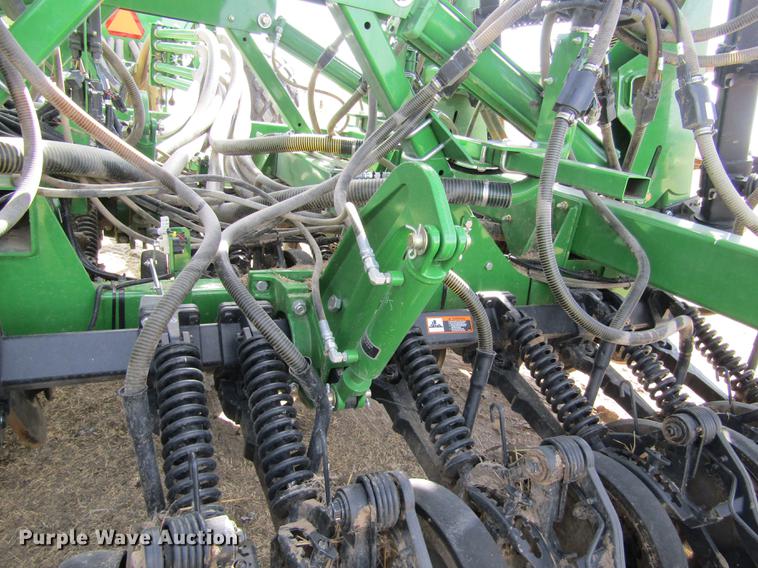image for item DD8757 2014 John Deere 1890 air seeder