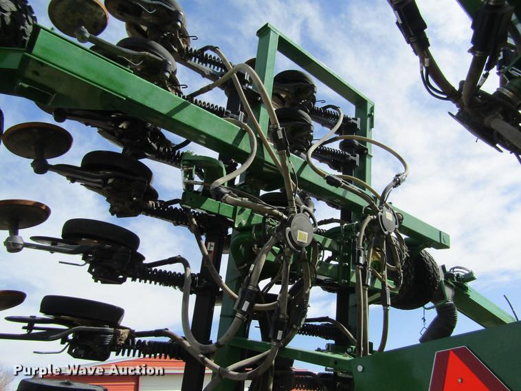 image for item DD8757 2014 John Deere 1890 air seeder