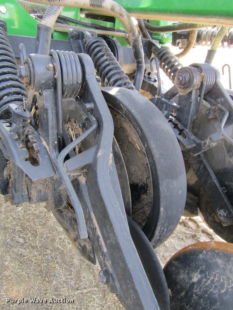 image for item DD8757 2014 John Deere 1890 air seeder