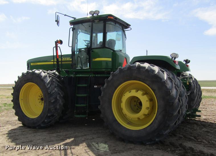 image for item DD8758 2007 John Deere 9220 4WD tractor