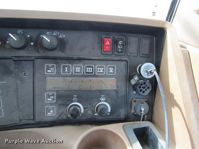 image for item DD8758 2007 John Deere 9220 4WD tractor