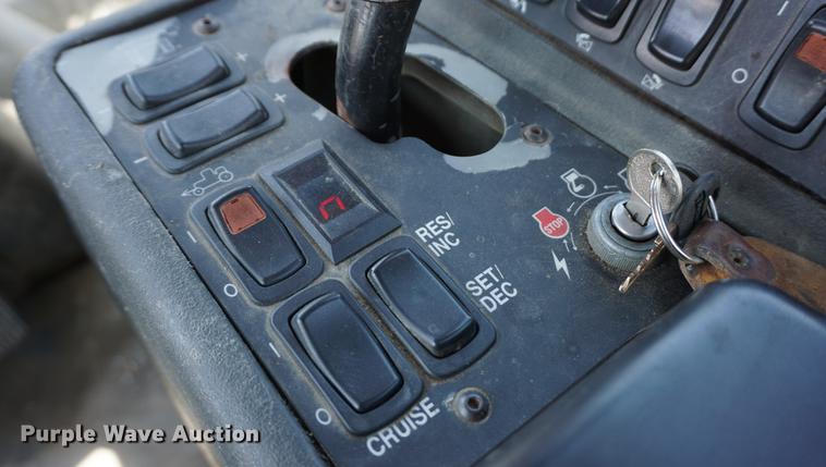 image for item DE3297 2005 SpraCoupe 7650 sprayer