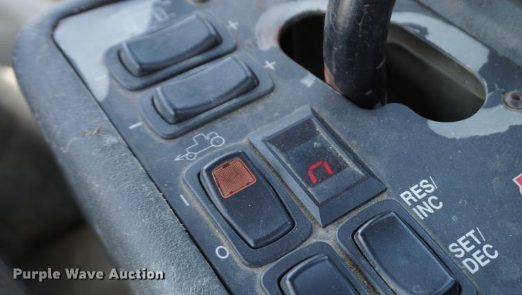 image for item DE3297 2005 SpraCoupe 7650 sprayer