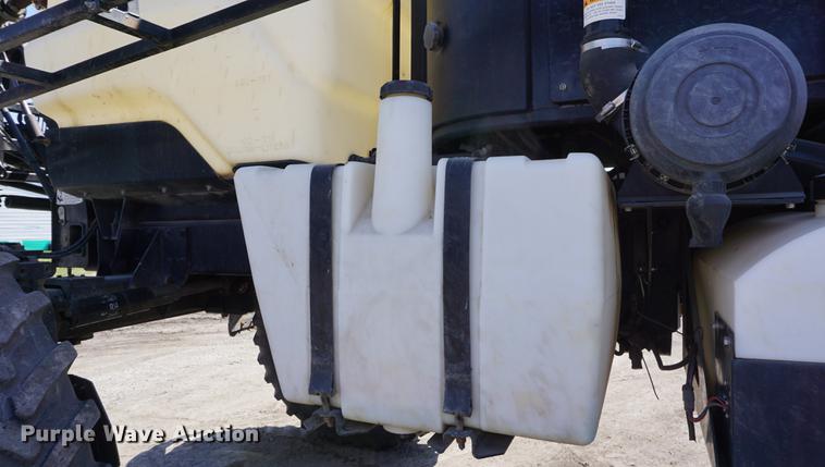 image for item DE3297 2005 SpraCoupe 7650 sprayer