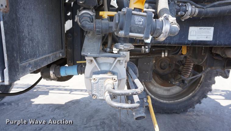 image for item DE3297 2005 SpraCoupe 7650 sprayer