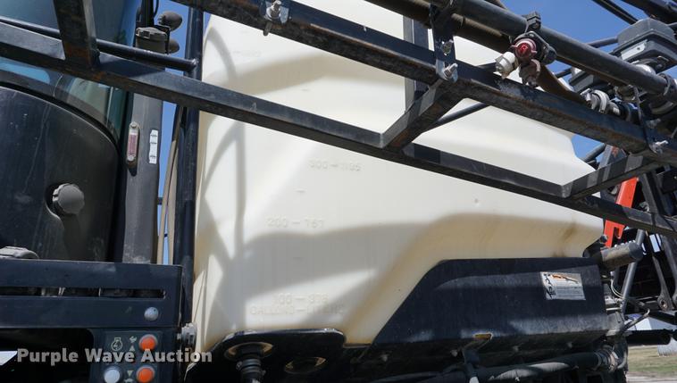 image for item DE3297 2005 SpraCoupe 7650 sprayer