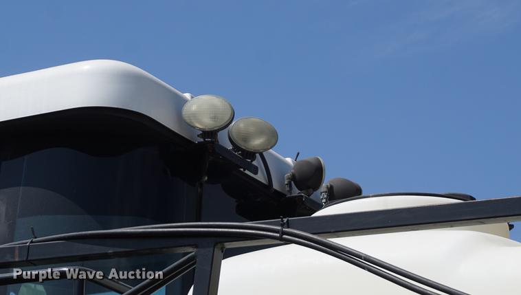 image for item DE3297 2005 SpraCoupe 7650 sprayer