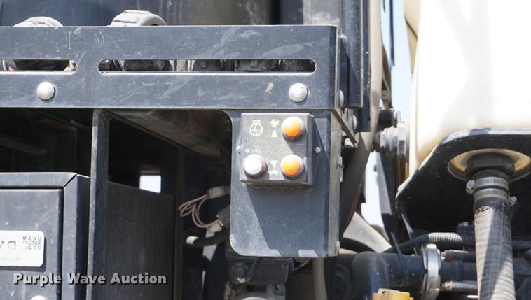 image for item DE3297 2005 SpraCoupe 7650 sprayer