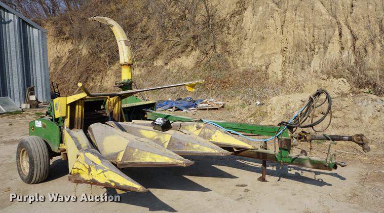 image for item DE3300 John Deere 3960 forage harvester