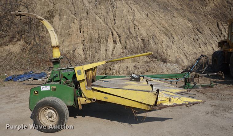 image for item DE3300 John Deere 3960 forage harvester