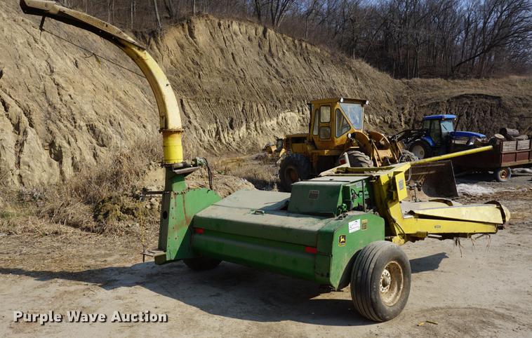 image for item DE3300 John Deere 3960 forage harvester