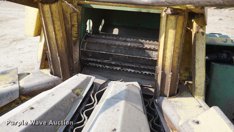 image for item DE3300 John Deere 3960 forage harvester