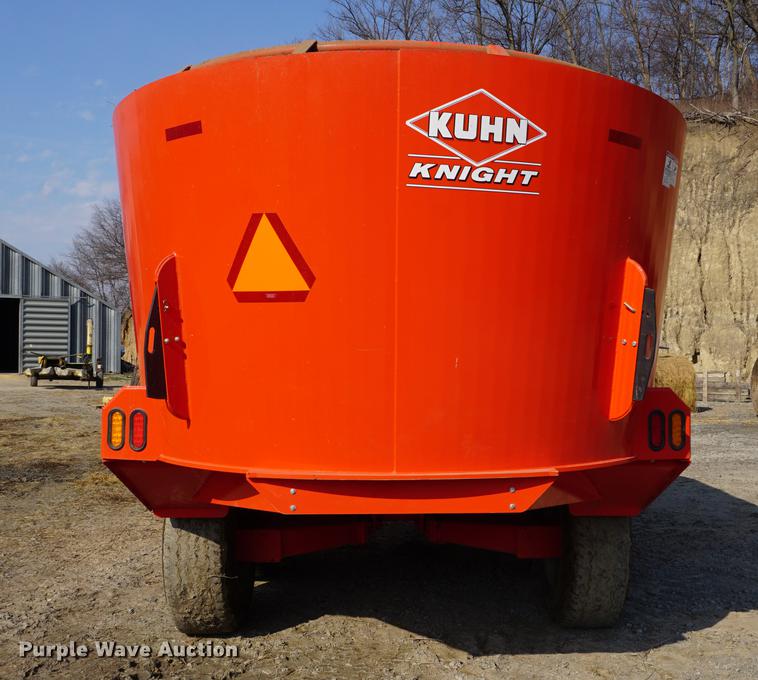image for item DE3301 2012 Kuhn Knight VT180 vertical feed mixer