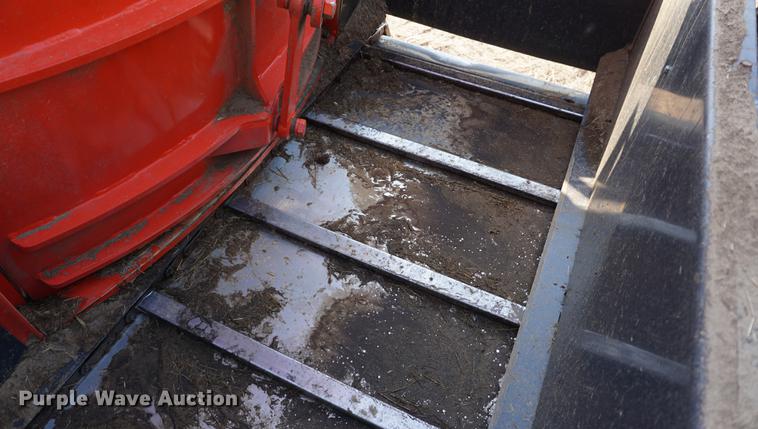 image for item DE3301 2012 Kuhn Knight VT180 vertical feed mixer