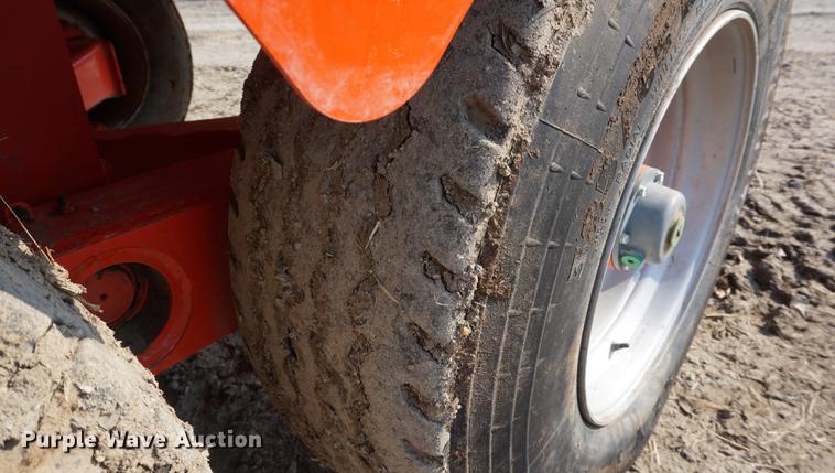 image for item DE3301 2012 Kuhn Knight VT180 vertical feed mixer